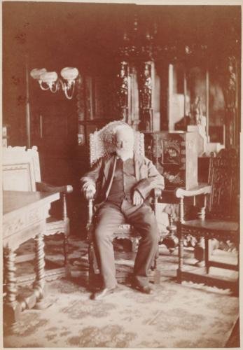 Victor Hugo à Hauteville House (c) Roger Viollet