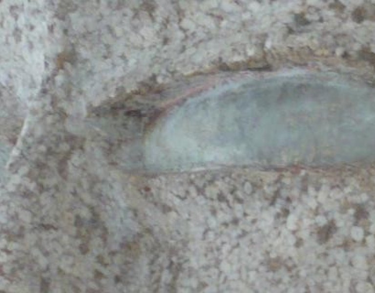 Ossip Zadkine, Tête de femme, détail, 1924, pierre calcaire, incrustation de marbre gris et rehauts de couleur (c) Musée Zadkine / ADAGP - Photo V. Koehler