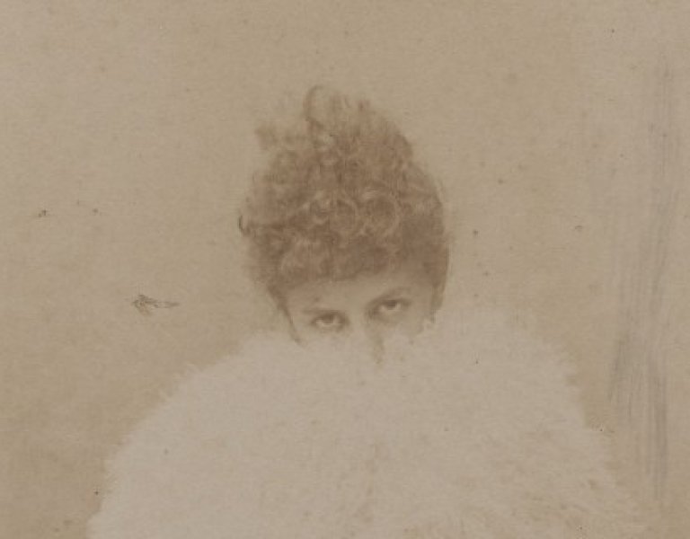 Portrait d’Elisabeth Greffulhe par Otto (Otto Wegener, dit), vers 1886-1887 © Otto / Galliera / Roger-Viollet Conception graphique : Mucho / Loran Stosskopf